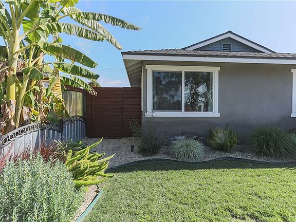 3rd image of 3206 N Los Coyotes Diagonal