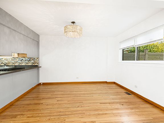 4th image of 6742 N Monticello Ave
