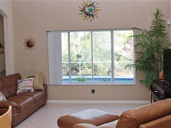 2nd image of 4801 SE Winter Haven Ct