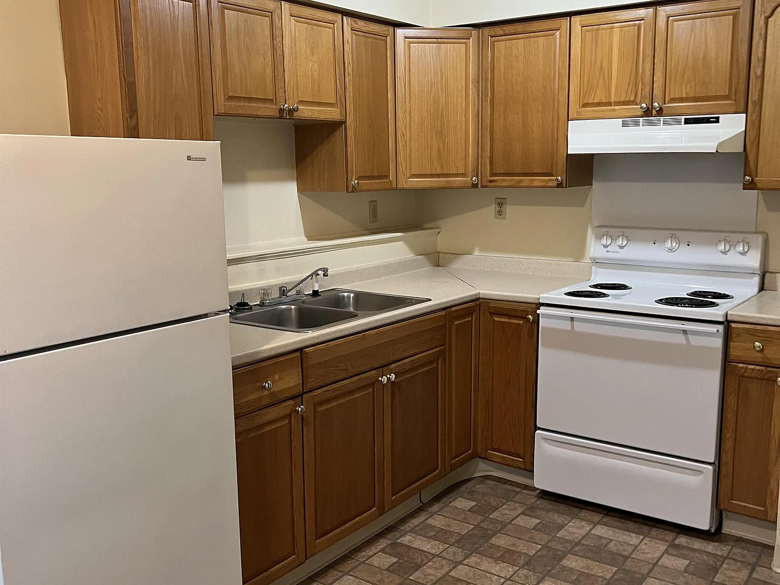 5828 East Bethany Leroy RD - A4 — Photo 2