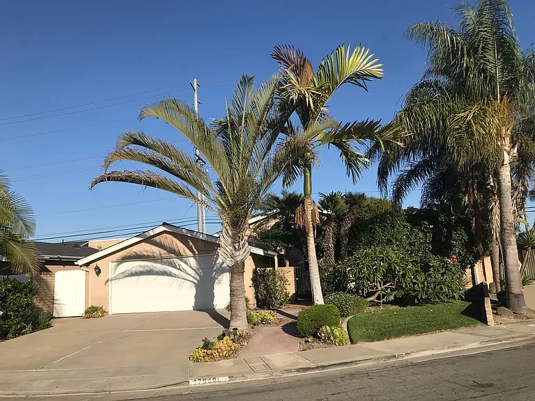 17942 Scotia Cir — Photo 1