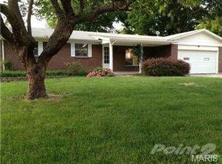 10 Willow Brook Ct, Saint Charles, MO 63301