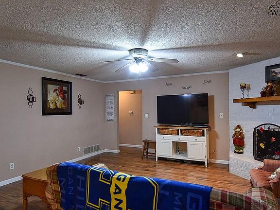 4th image of 18 Anita Ln