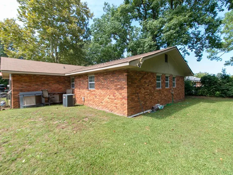 122 Briarwood Dr — Photo 28