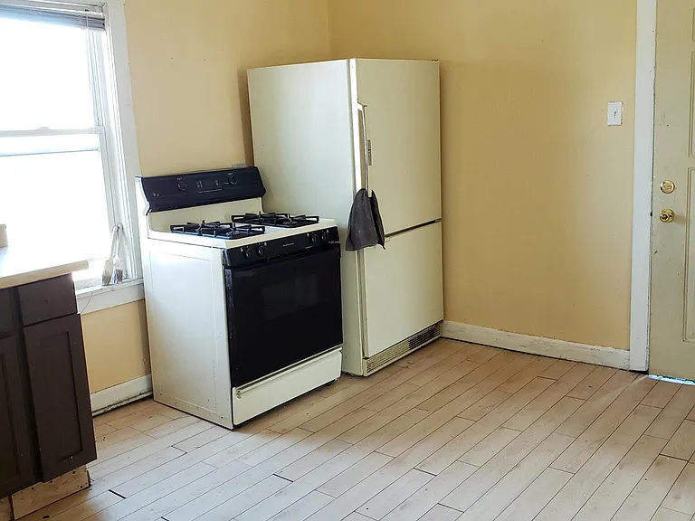 4133 S Albany Ave — Photo 3