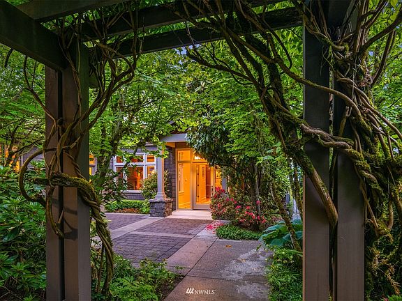 5th image of 181 E Lake Sammamish Parkway SE