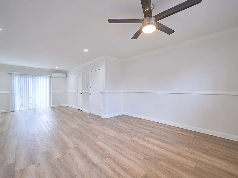 6335 Whitsett Ave — Photo 36