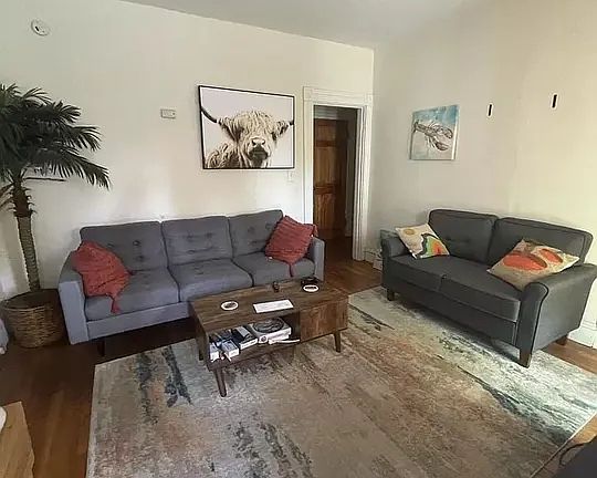 3rd image of 185 Beacon St #1