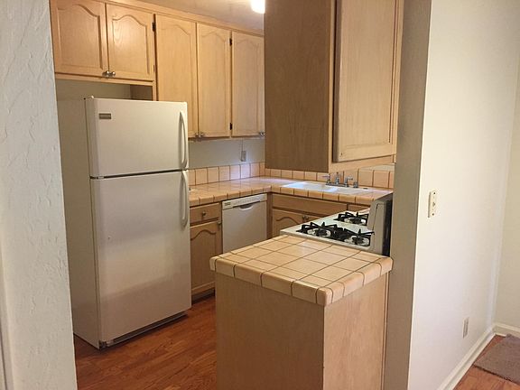3rd image of 105 Bluebonnet Ln APT C