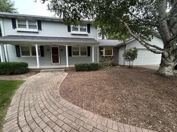 W330N5570 Linden CIRCLE E E, Nashotah, WI 53058