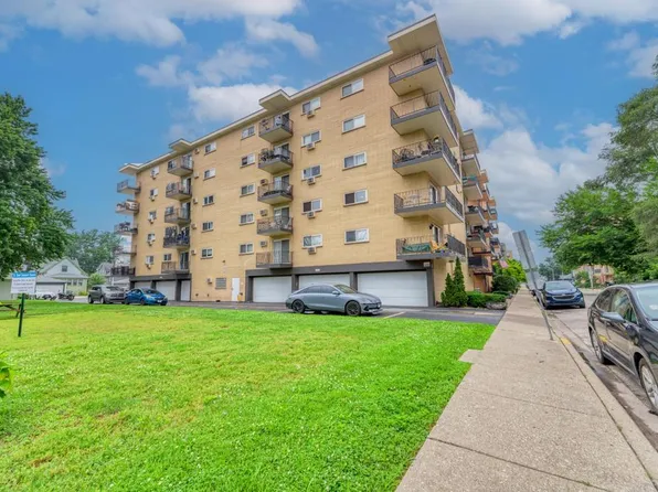 7428 Washington St APT 605, Forest Park, IL 60130