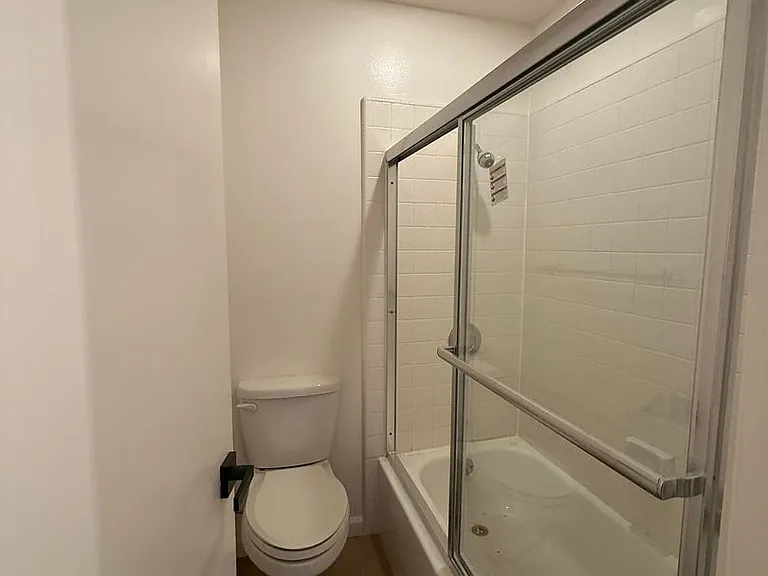 190 Adler Ave — Photo 8