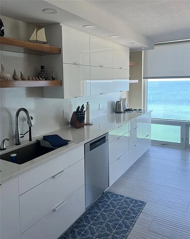 2425 Gulf Of Mexico Dr — Photo 4