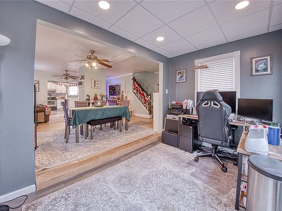 4th image of 213 Clark St