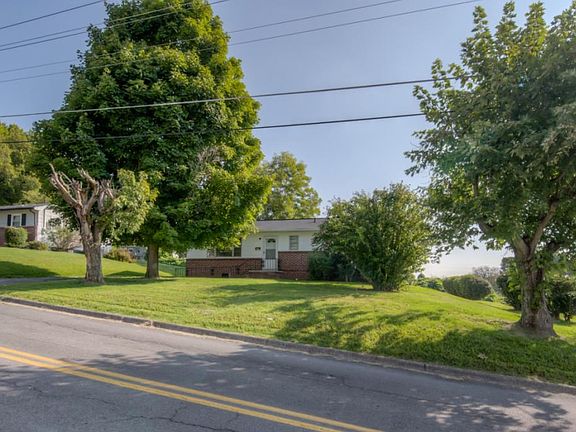 3rd image of 604 N Hasson St