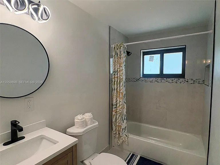 929 SW 10th Ave — Photo 13