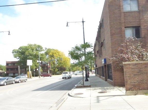 3rd image of 3217 W Bryn Mawr Ave APT 402