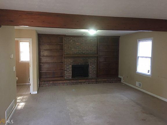 3rd image of 698 Dogwood Dr