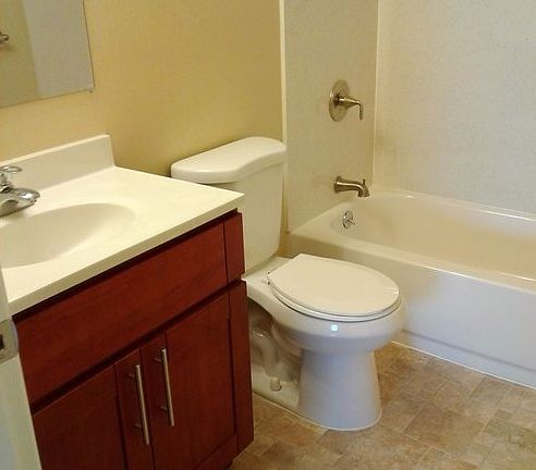 5th image of 25190 Cypress Ave APT 211