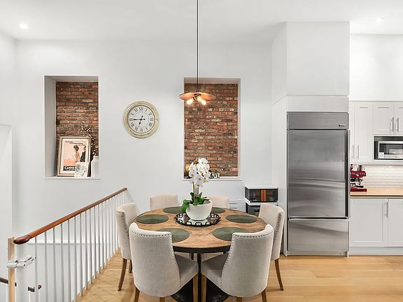 4th image of 159 W 24th St #Townhouse