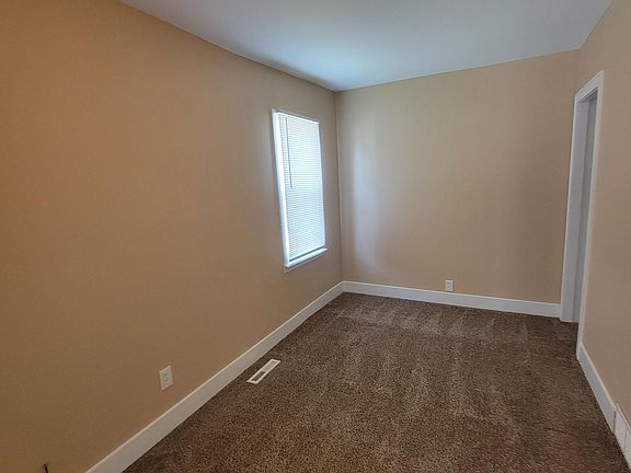 3rd image of 12491 Georgiana Ave