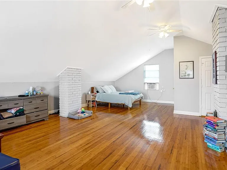 1023 Richard St — Photo 3