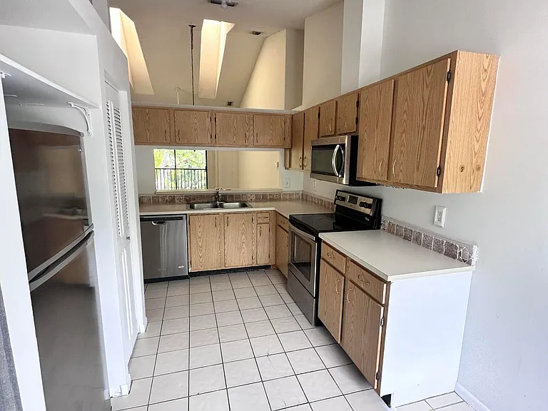 306 Harbour Pointe Way — Photo 18