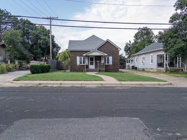 215 E 6th St, Pratt, KS 67124