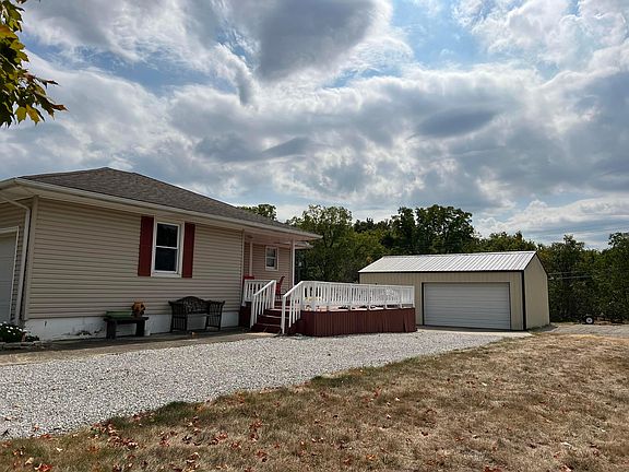 4th image of 2161 Rainbow Dr NE