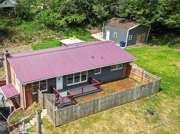 206 Pendleton Ave, Chilhowie, VA 24319