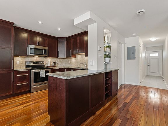 3rd image of 2107 Avenue De Melrose