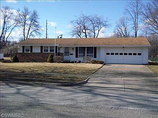 1st image of 1208 Oakwood Dr