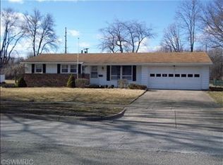 1208 Oakwood Dr, Sturgis, MI 49091