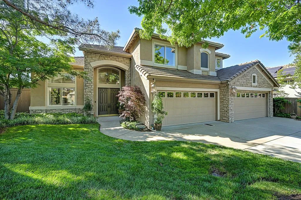 4724 Freno Way photo 1