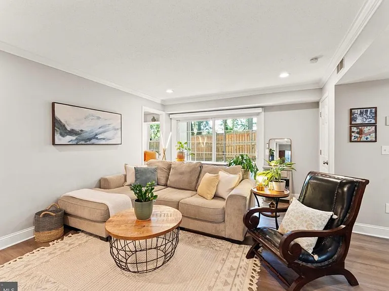 124 Fort Evans Rd SE #B — Photo 5