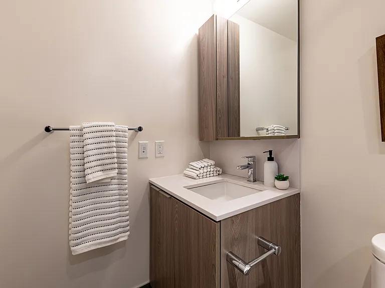 223 Redpath Ave — Photo 23
