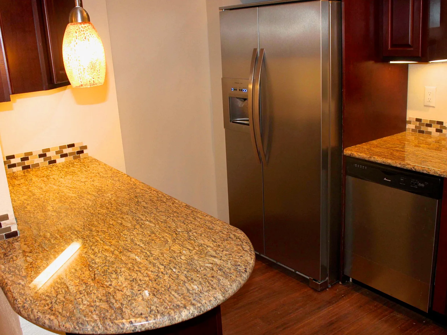 5 bed, 1973 sqft, $765 — Photo 2