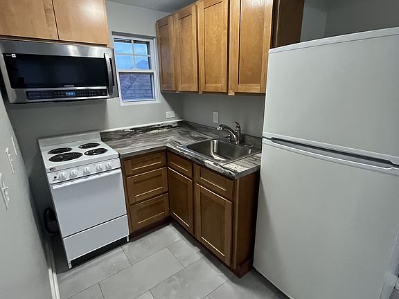 2nd image of 15 1/2 Elm St APT 1
