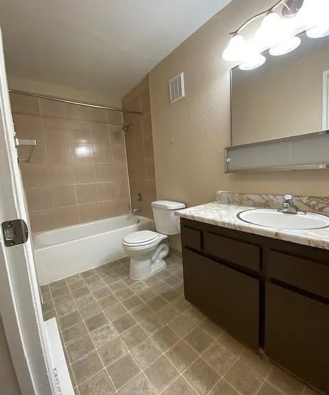 Upstairs full bathroom