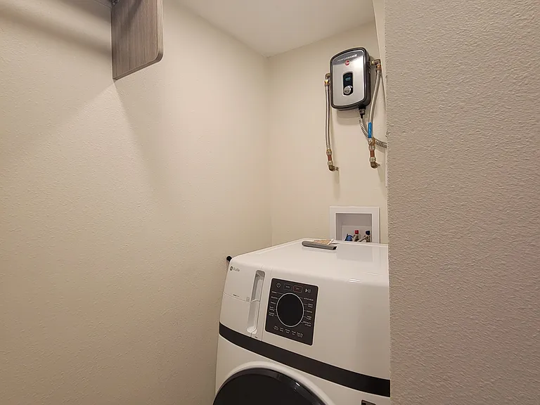619 Earle Ave N #3 — Photo 7