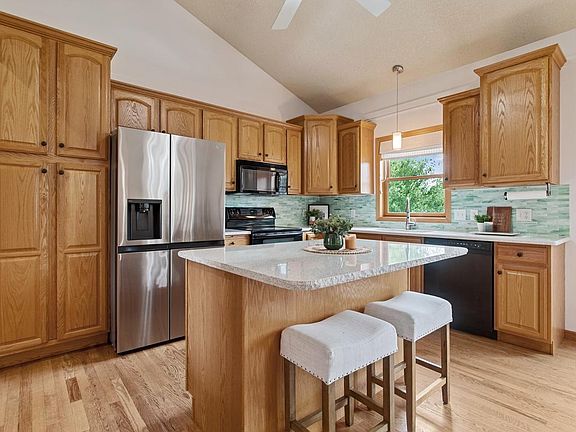 4th image of 600 Topaz Ln