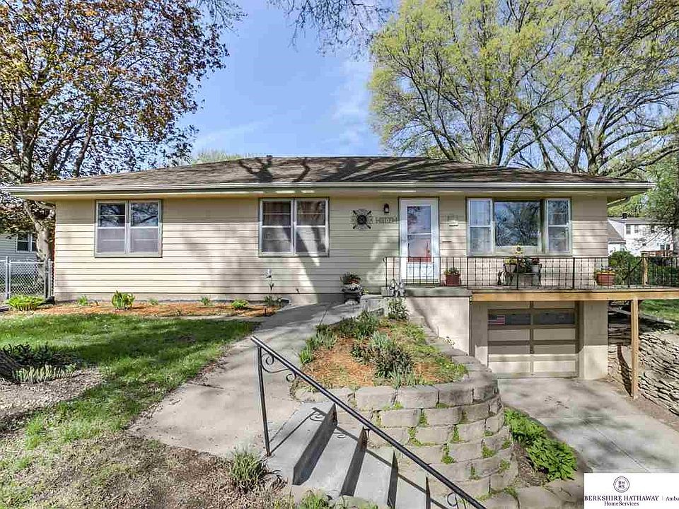 1st image of 3102 S 72nd Ave