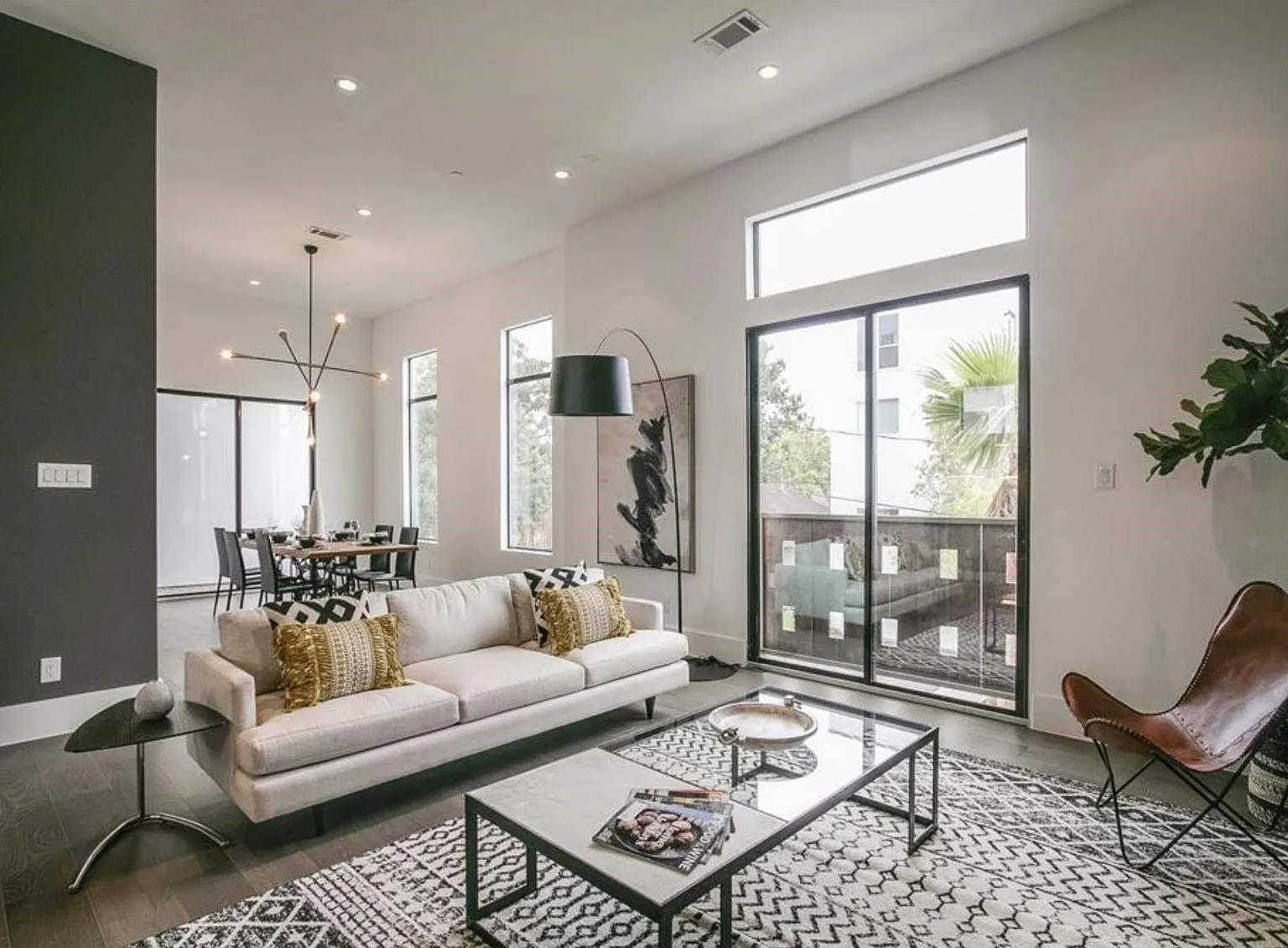 3 bed, 3.5 bath, 3580 sqft, $4,500 — Photo 4