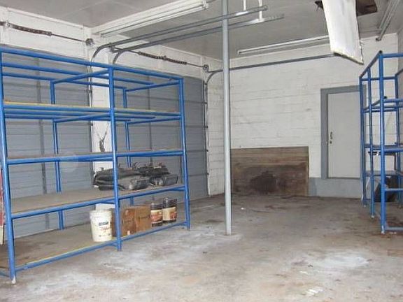 4th image of 227 E Harris Ave