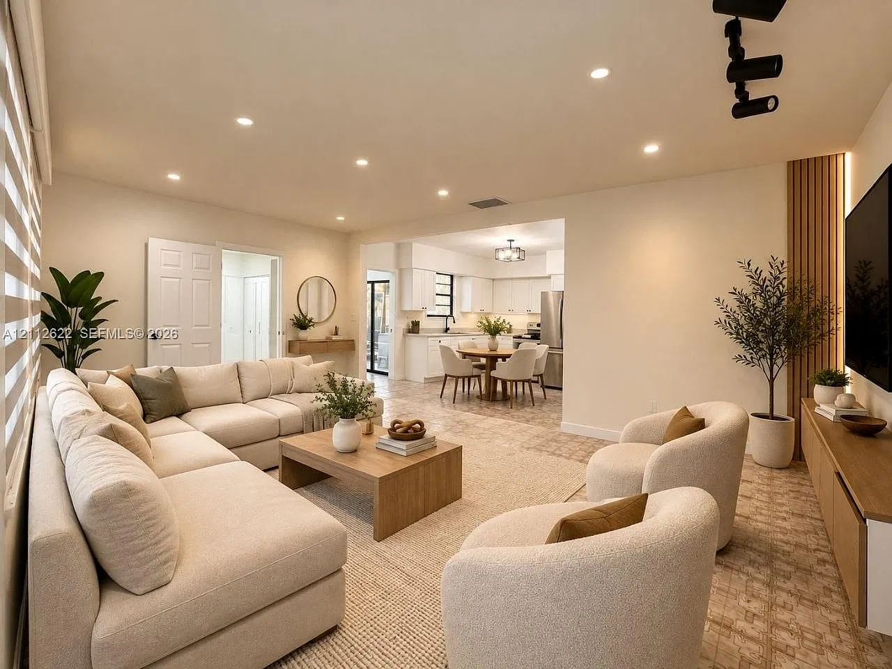 Hialeah Estates — Photo 1