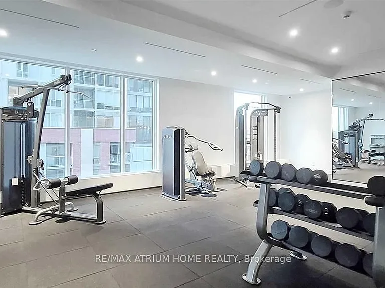 33 Helendale Ave #1906 — Photo 15
