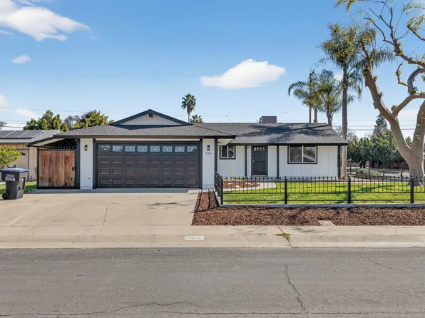 104 N Crumal Street, Visalia, CA 93292