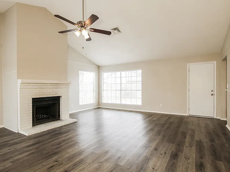 6529 N 74th Dr — Photo 3