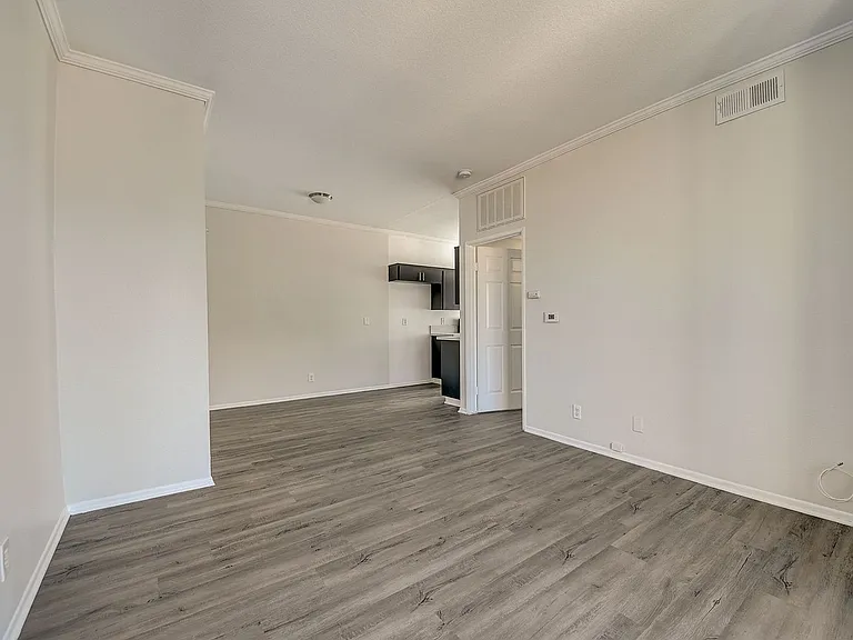14900 Moorpark Street — Photo 45