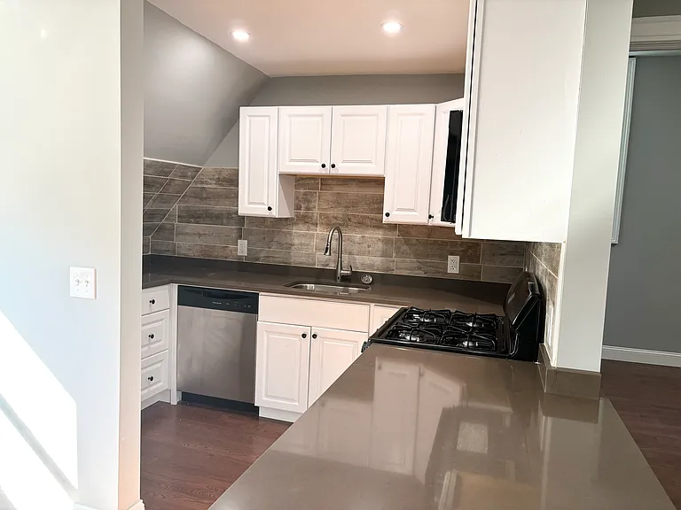 539 Linwood Ave #CH — Photo 3